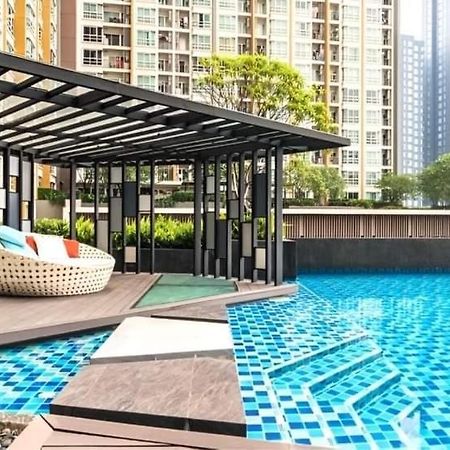 Condo In Bangkok With Swimming Pool Near Malls And Train Kültér fotó