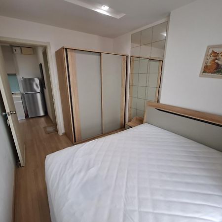 Condo In Bangkok With Swimming Pool Near Malls And Train Kültér fotó